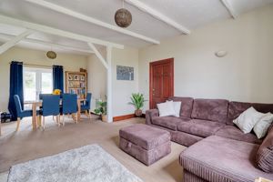 Lounge/Diner- click for photo gallery